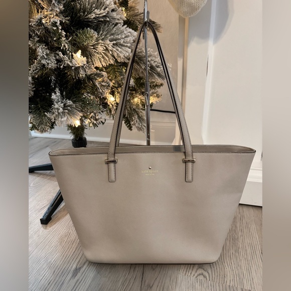 Kate Spade New York Saffiano Leather Cedar Street Medium Harmony Tote Taupe EUC